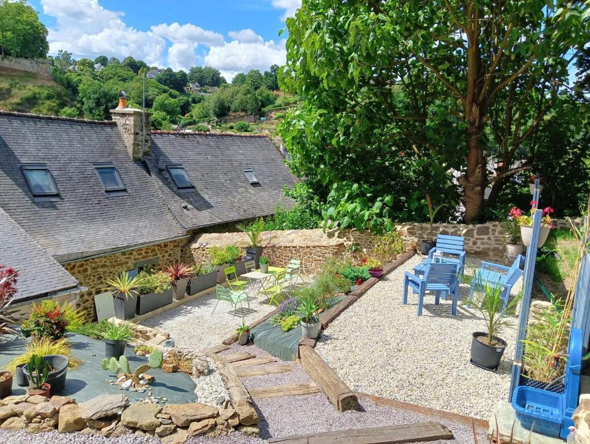 Chambre D'Hote Familiale De La Maison Bleue Lanvallay Exterior photo