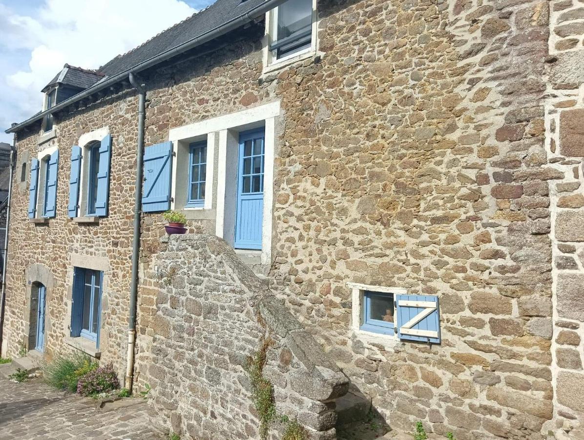 Chambre D'Hote Familiale De La Maison Bleue Lanvallay Exterior photo