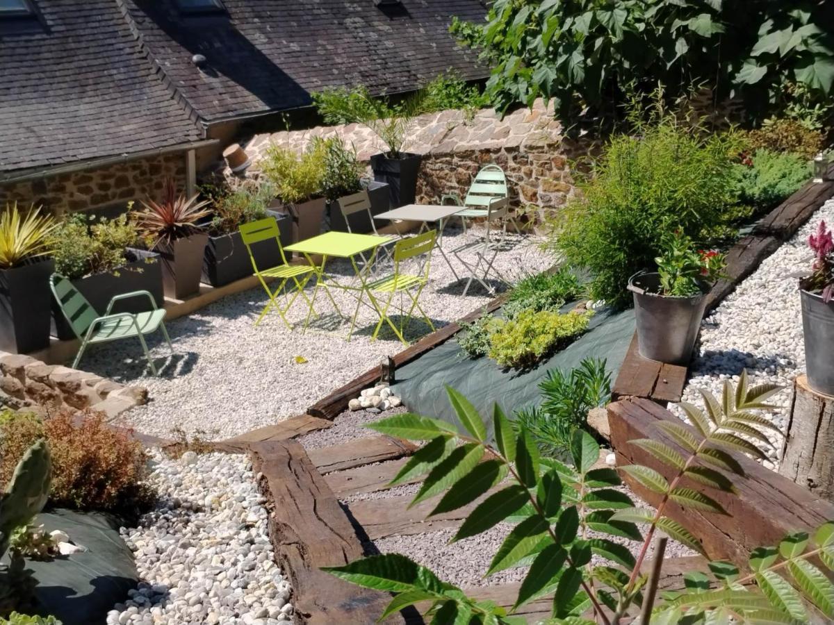Chambre D'Hote Familiale De La Maison Bleue Lanvallay Exterior photo