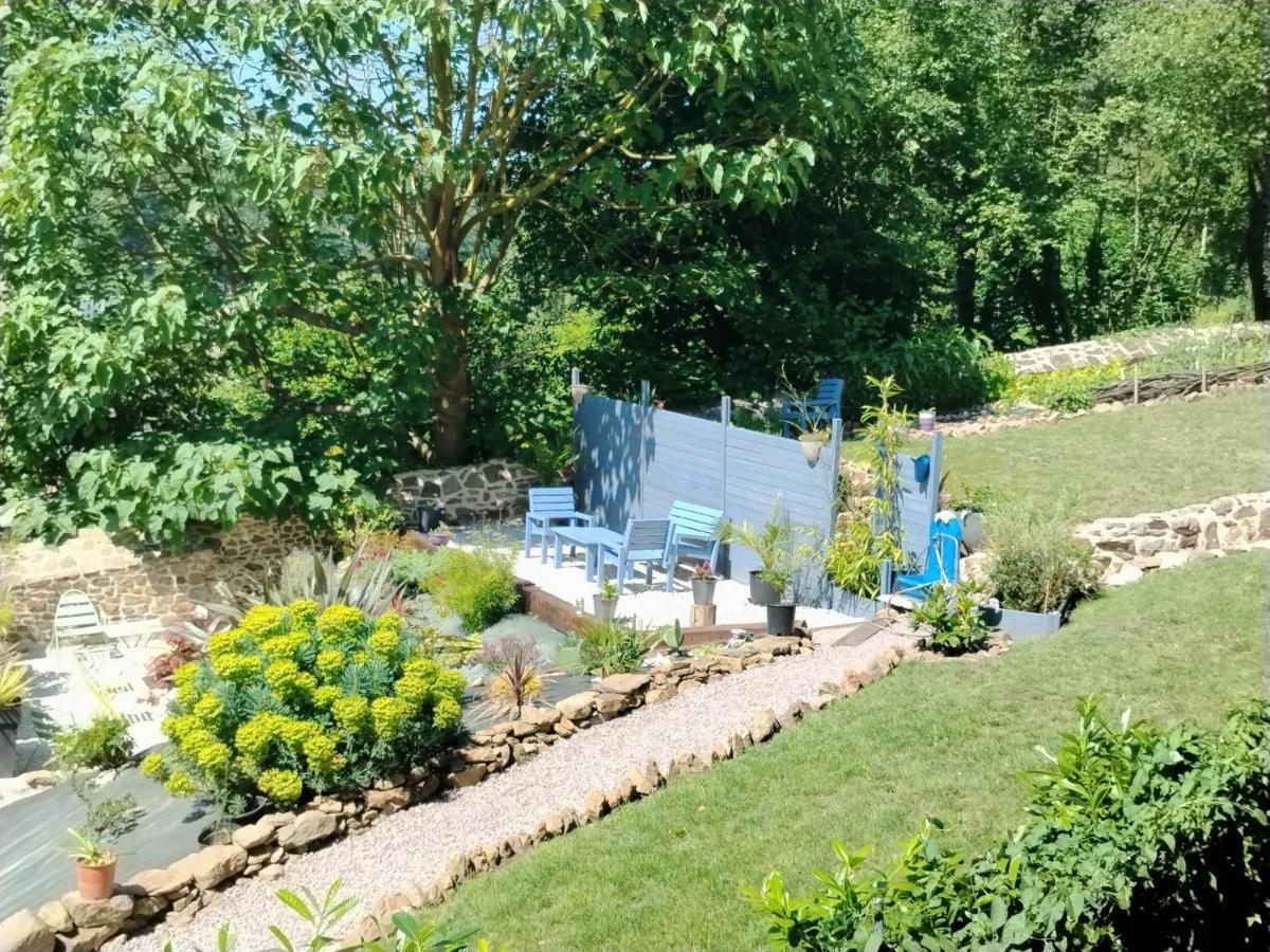 Chambre D'Hote Familiale De La Maison Bleue Lanvallay Exterior photo