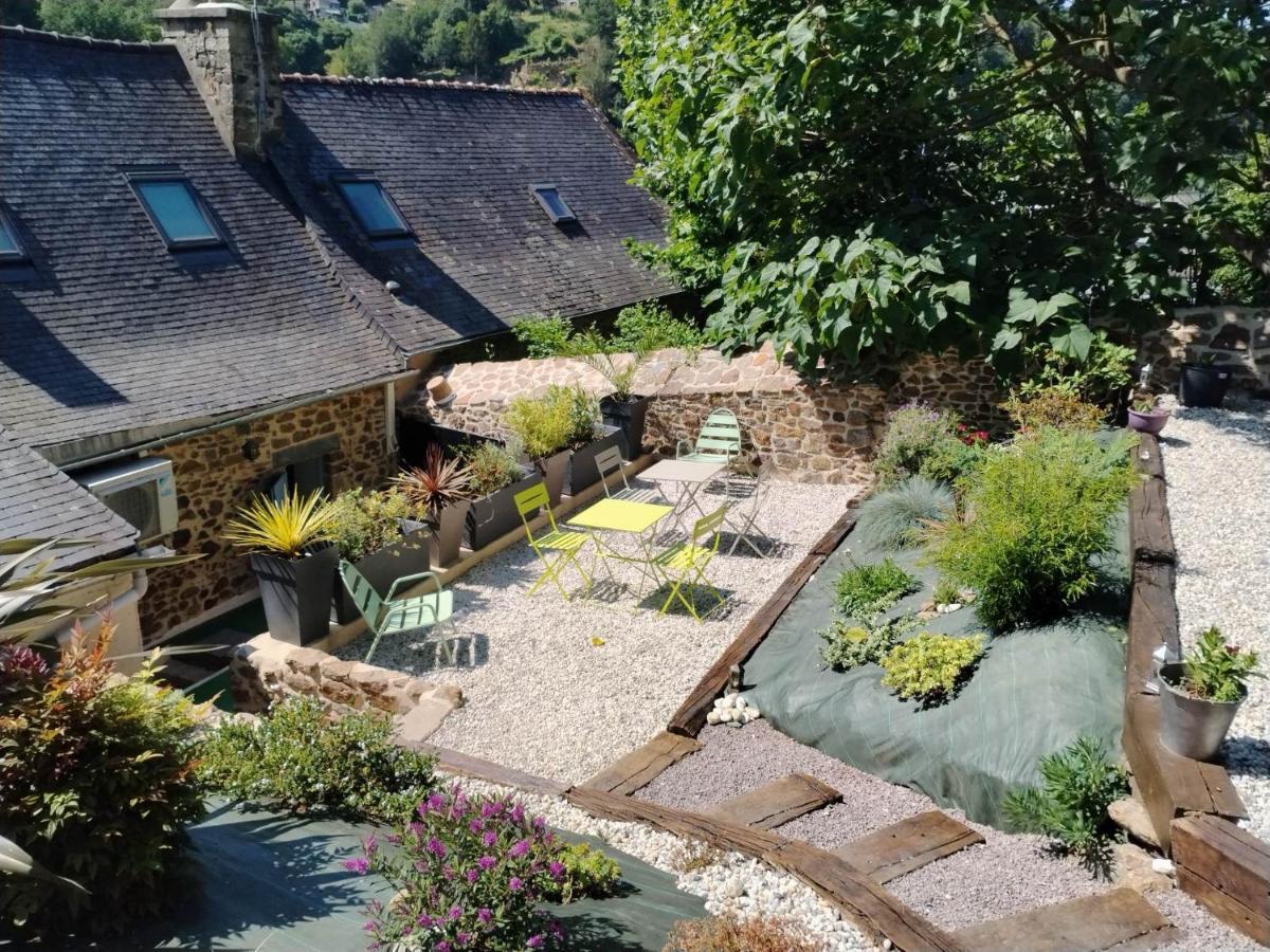Chambre D'Hote Familiale De La Maison Bleue Lanvallay Exterior photo