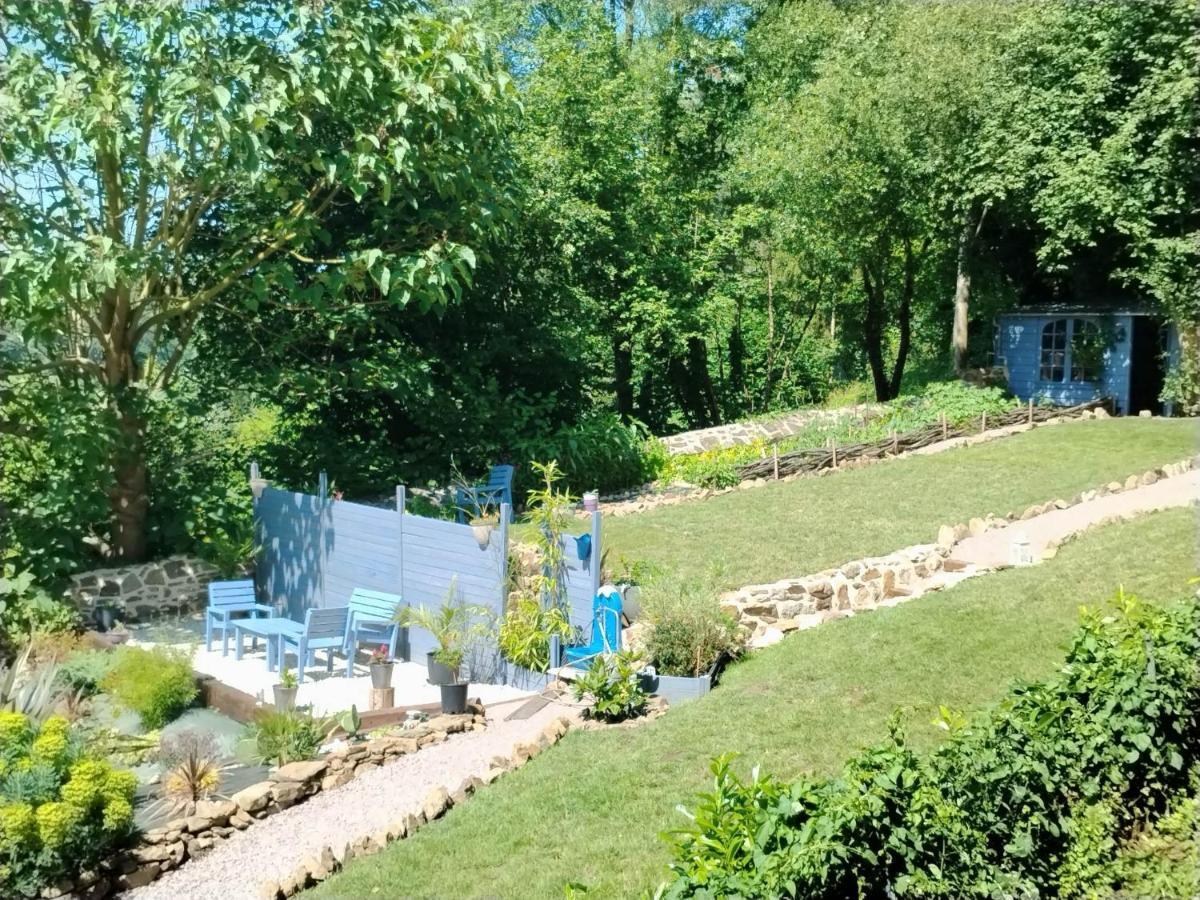 Chambre D'Hote Familiale De La Maison Bleue Lanvallay Exterior photo